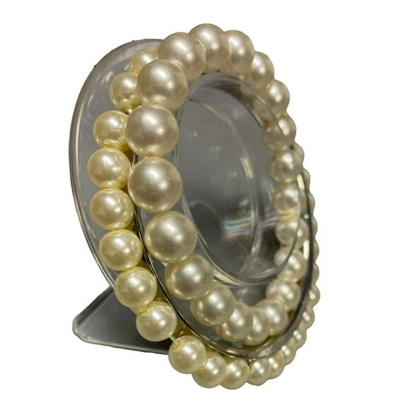 Vintage Faux Pearl Stretch Bracelet and Faux Pearl Silver tone Bangle Bracelet - Picture 4 of 4